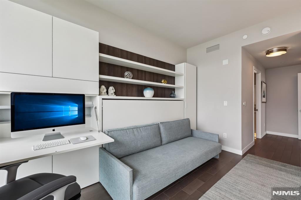 800 Ave At Port Imperial Boulevard 305