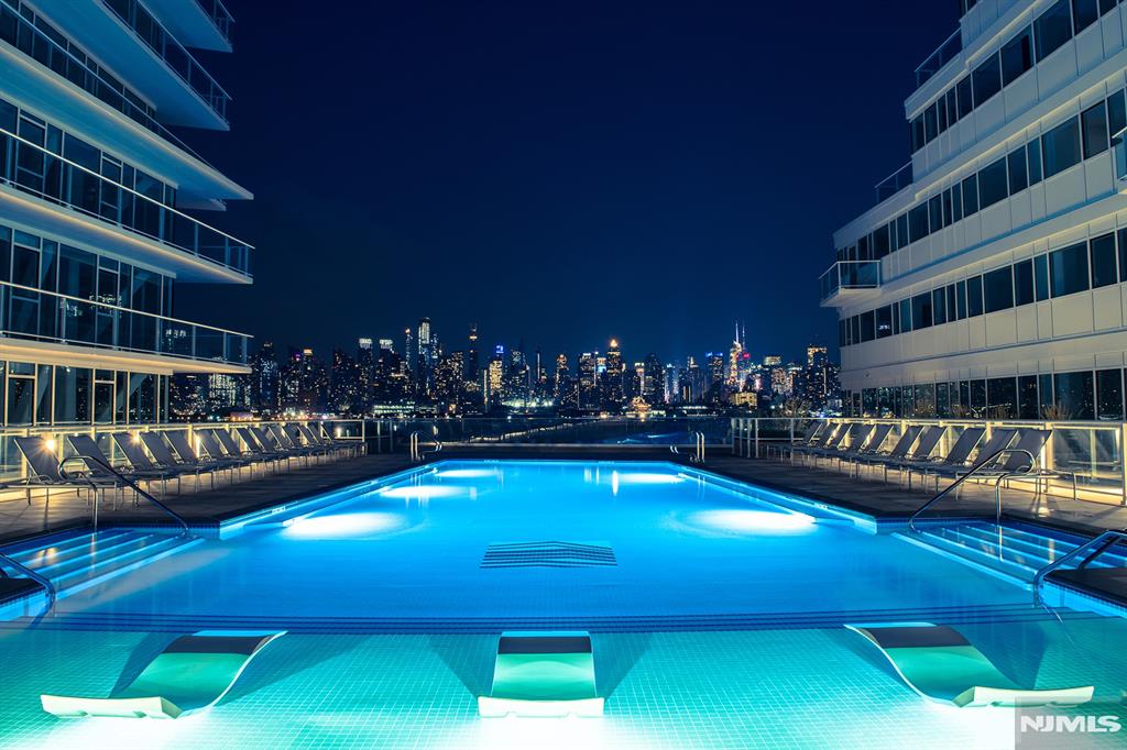 800 Ave At Port Imperial Boulevard 305