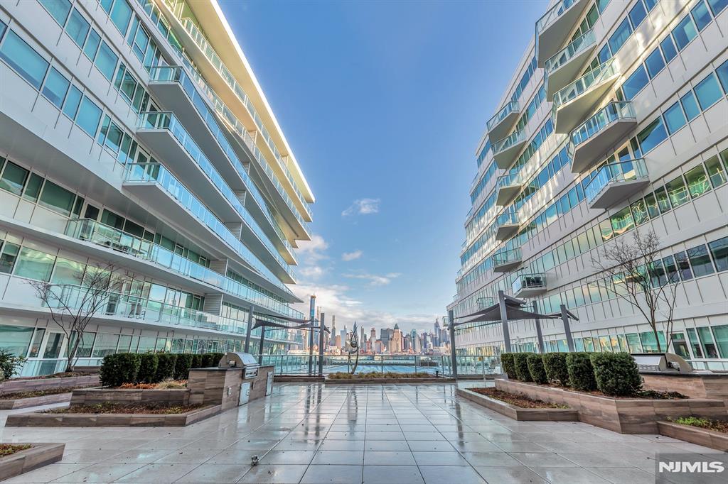 800 Ave At Port Imperial Boulevard 305