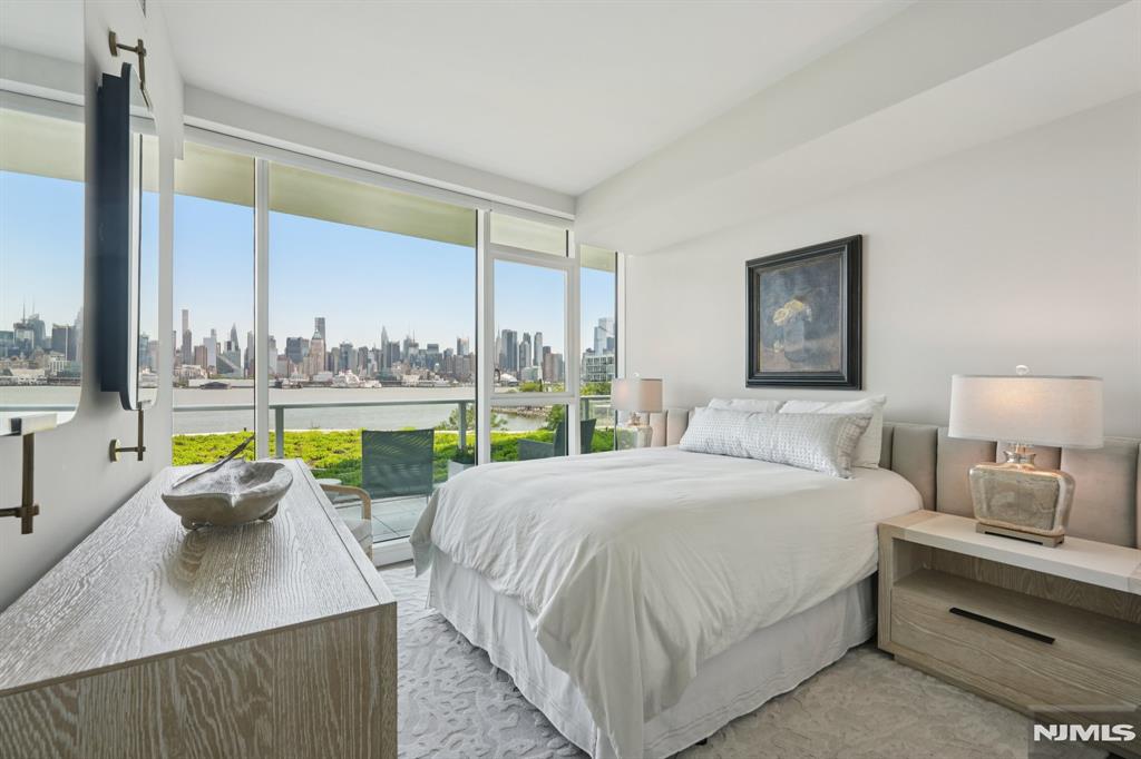 800 Ave At Port Imperial Boulevard 305