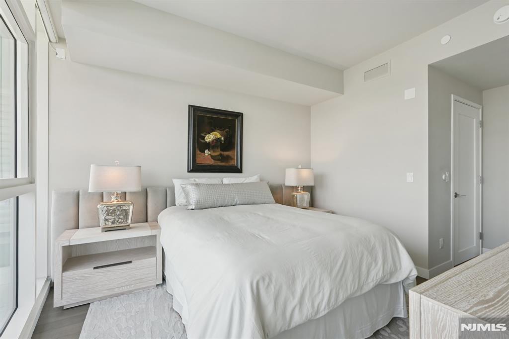 800 Ave At Port Imperial Boulevard 305