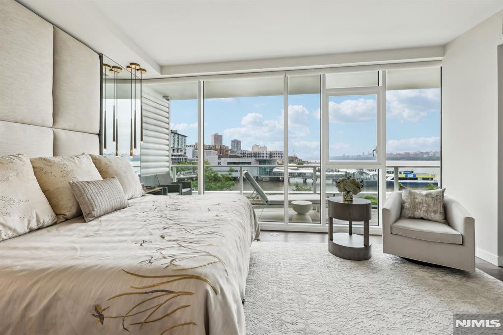 800 Ave At Port Imperial Boulevard 305