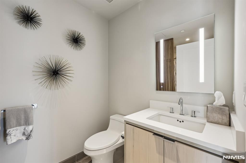 800 Ave At Port Imperial Boulevard 305