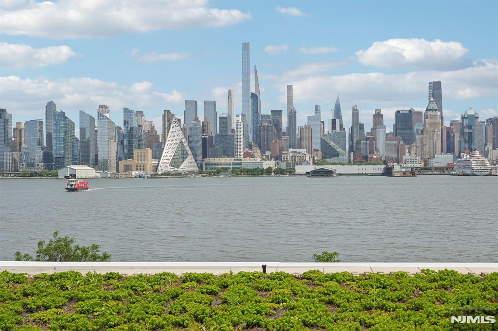 800 Ave At Port Imperial Boulevard 305