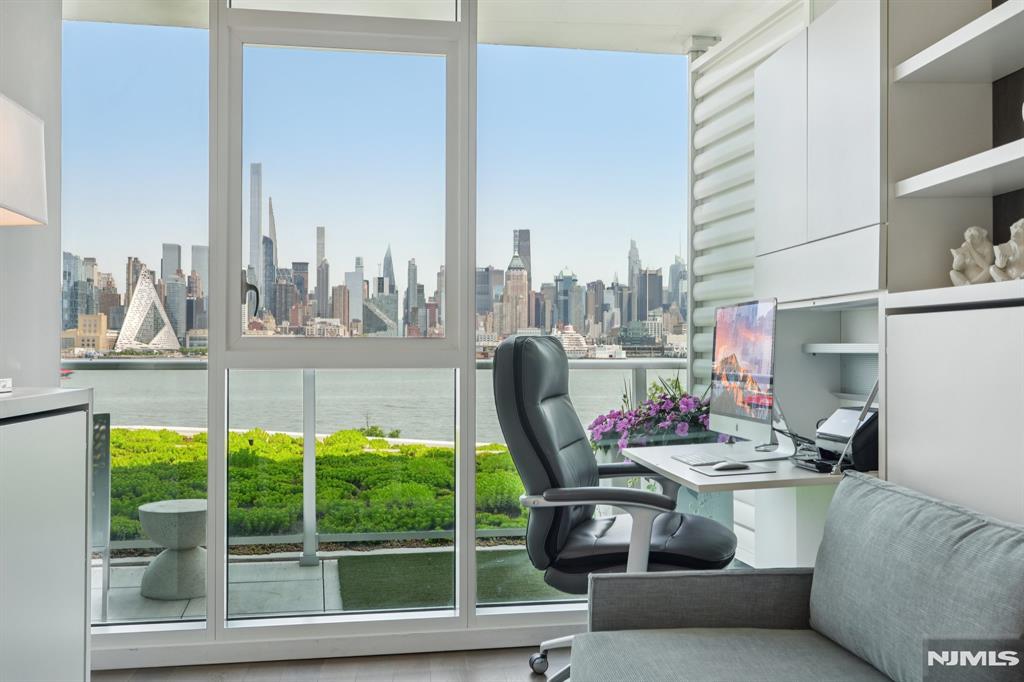 800 Ave At Port Imperial Boulevard 305