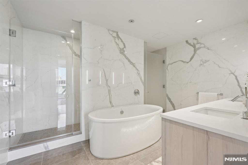 800 Ave At Port Imperial Boulevard 305