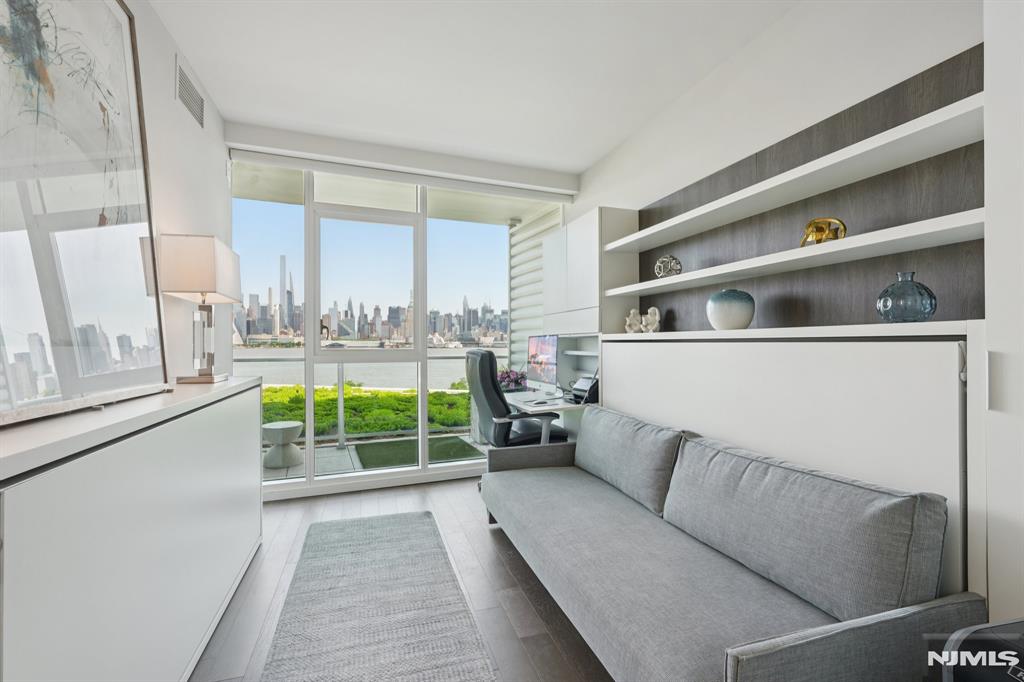 800 Ave At Port Imperial Boulevard 305