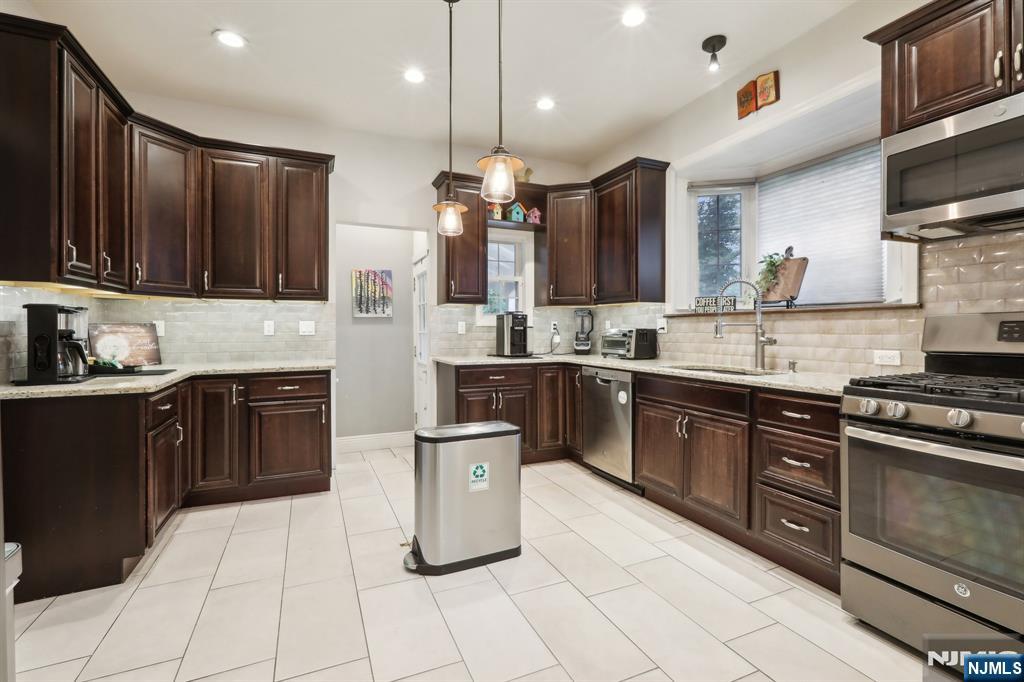785 Ridgewood Road