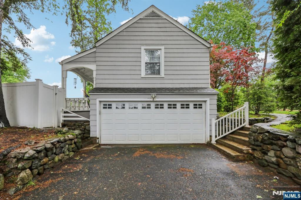 785 Ridgewood Road