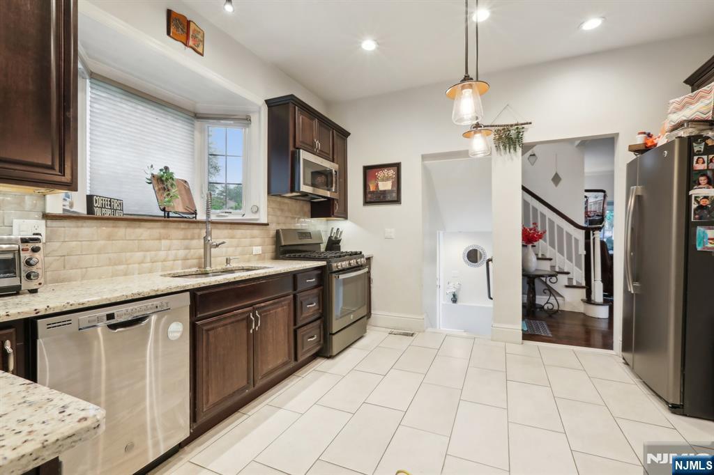 785 Ridgewood Road