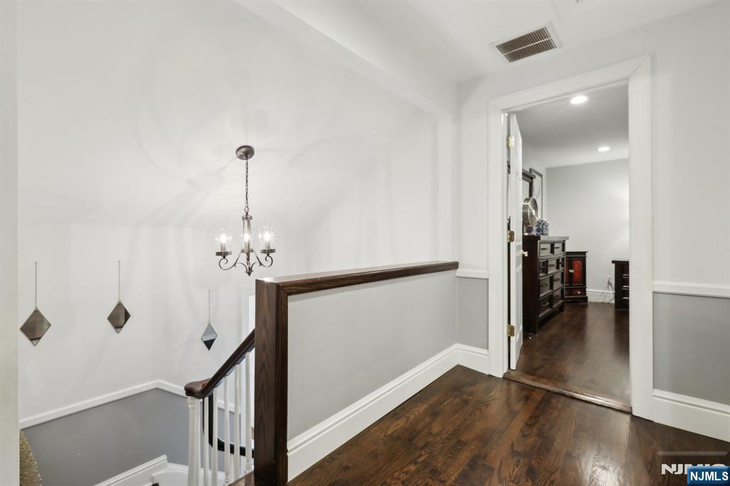 785 Ridgewood Road