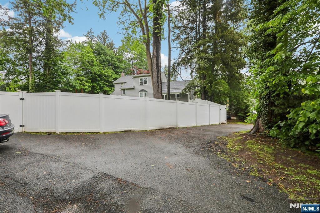 785 Ridgewood Road