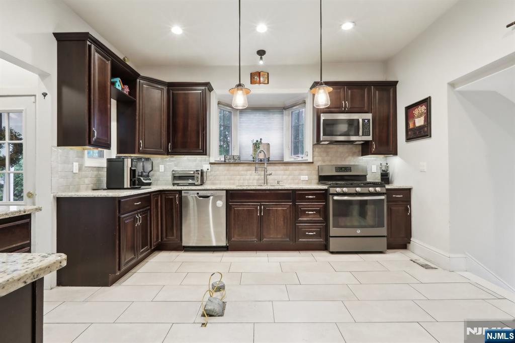 785 Ridgewood Road