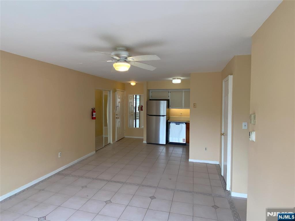 2110 Hawthorne Lane