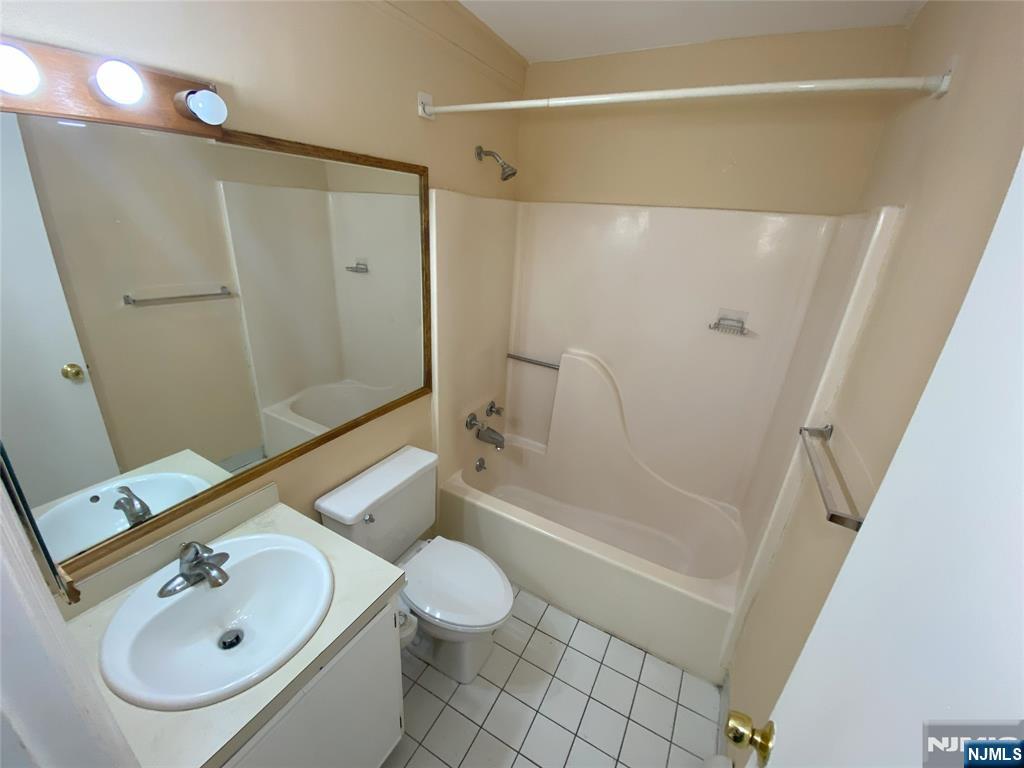 2110 Hawthorne Lane