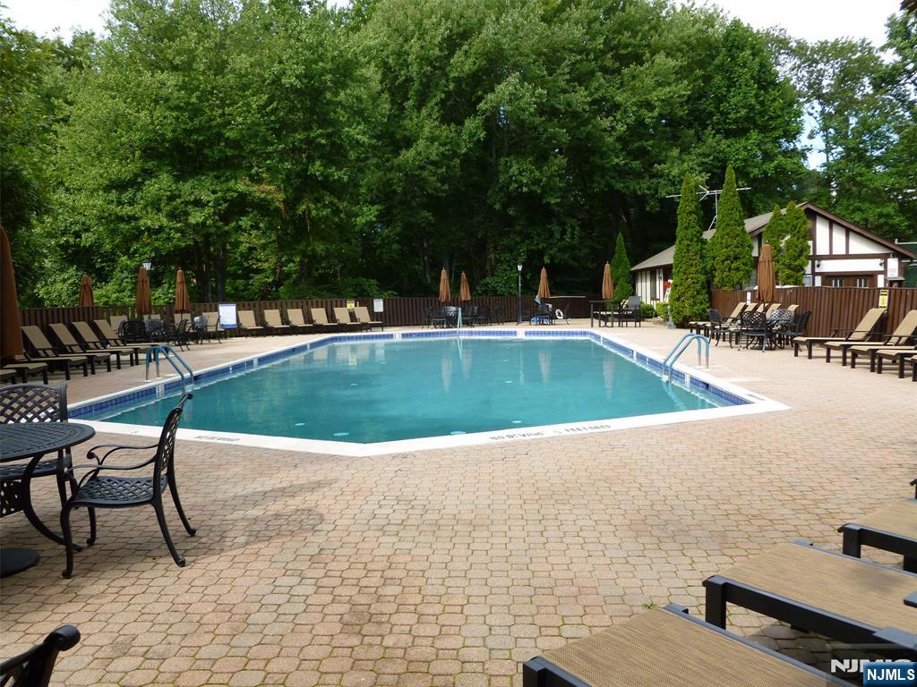 2110 Hawthorne Lane