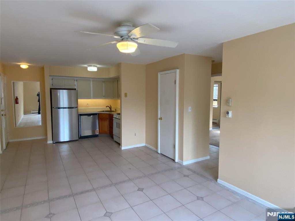 2110 Hawthorne Lane