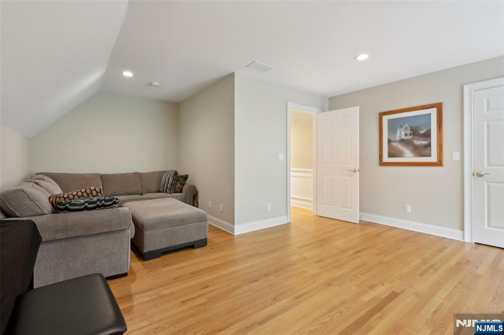 37 Great Hall Road