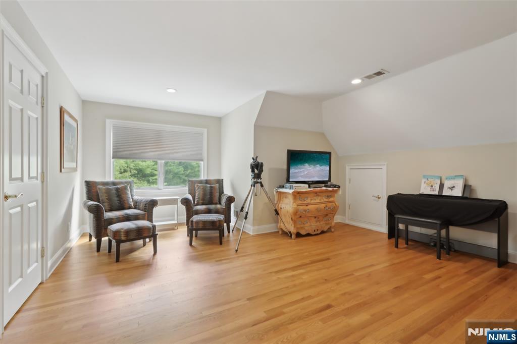 37 Great Hall Road