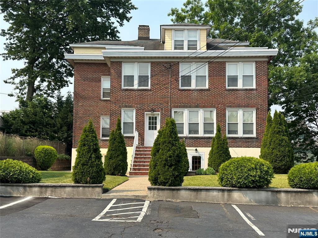 536 Lake Avenue 3