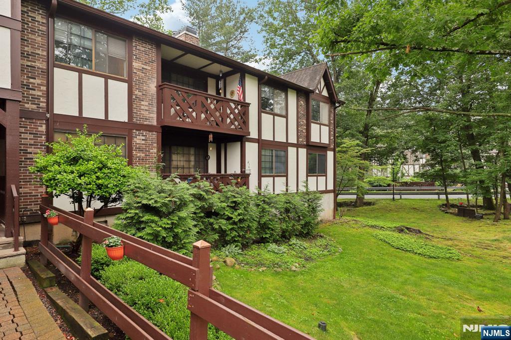 1907 Faulkner Court