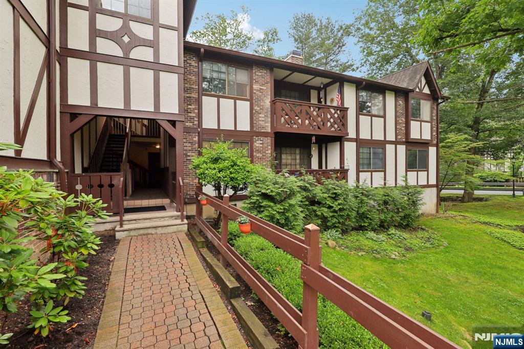 1907 Faulkner Court