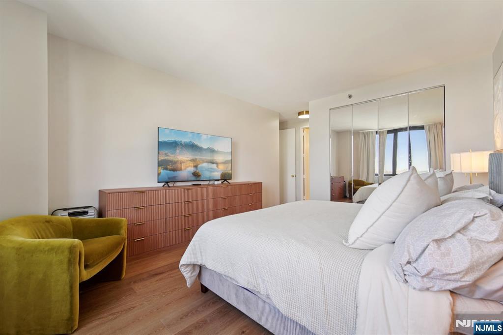 100 Carlyle Drive 9L-N