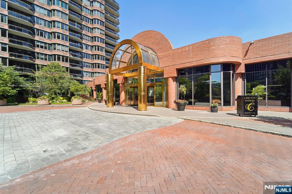 100 Carlyle Drive 9L-N