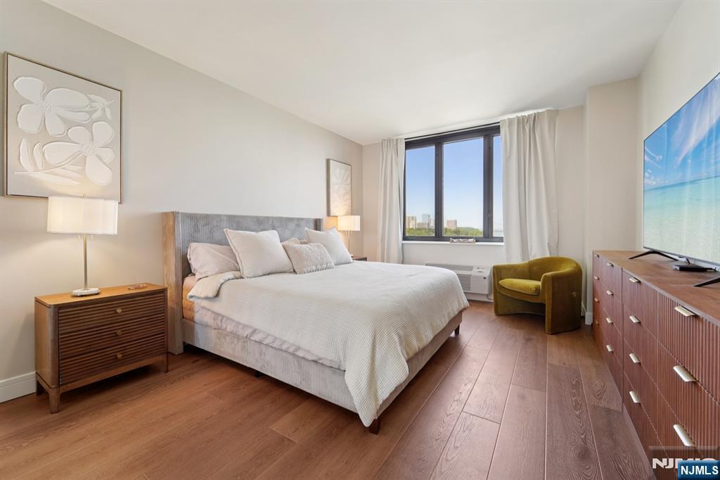 100 Carlyle Drive 9L-N