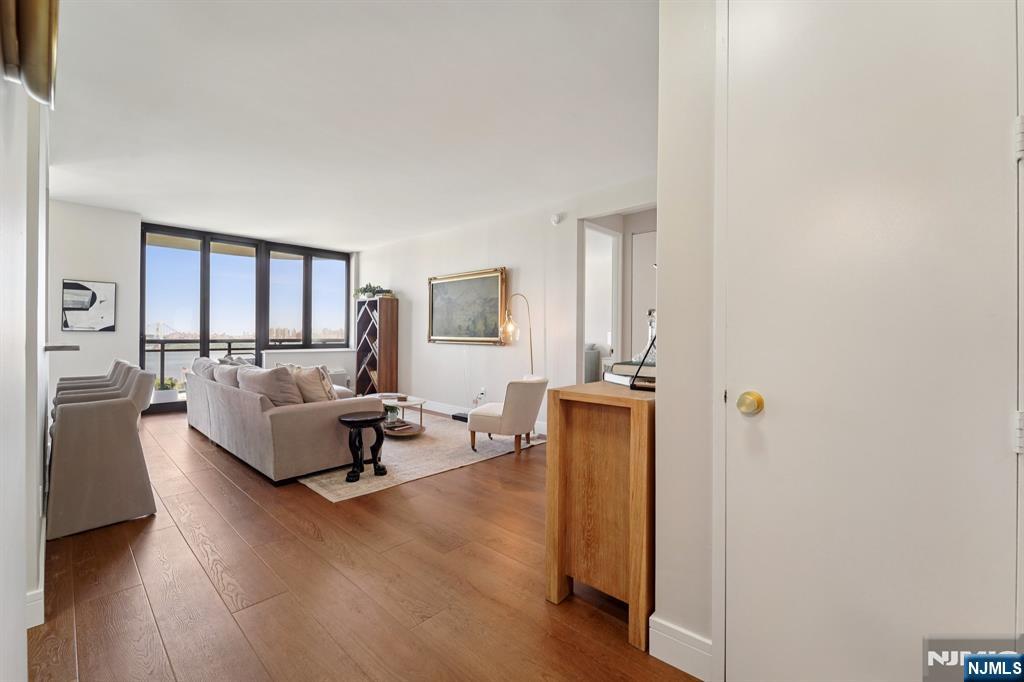 100 Carlyle Drive 9L-N