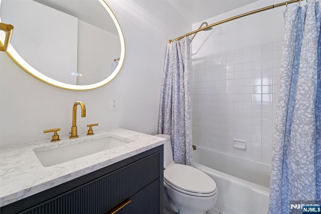 100 Carlyle Drive 9L-N