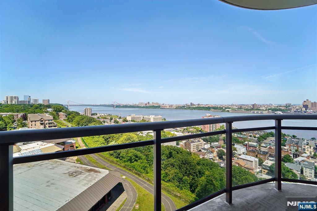 100 Carlyle Drive 9L-N