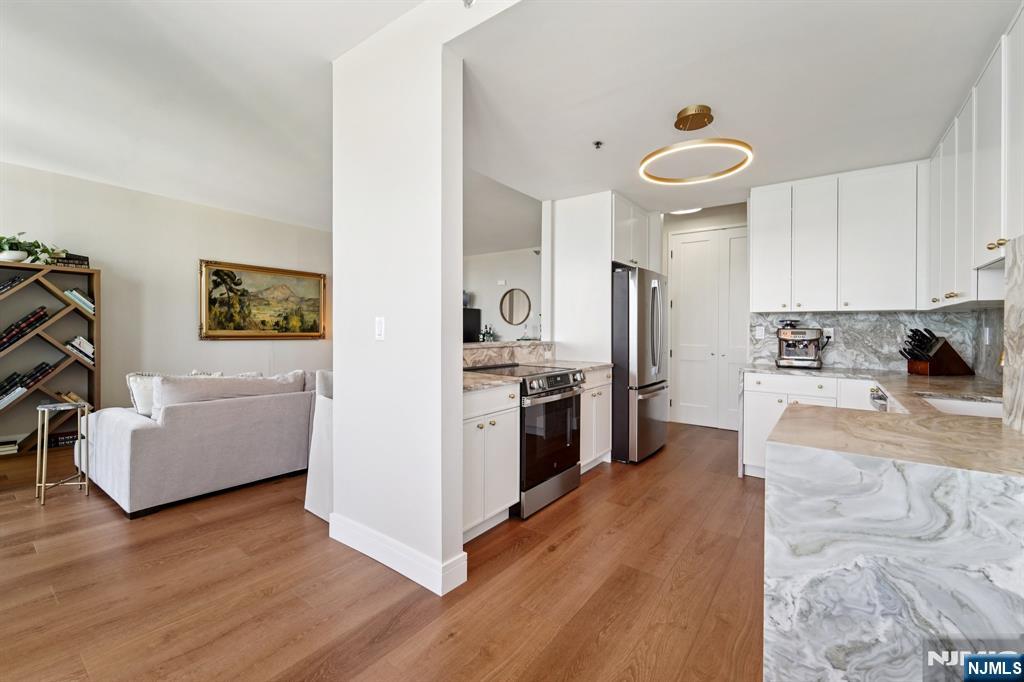 100 Carlyle Drive 9L-N