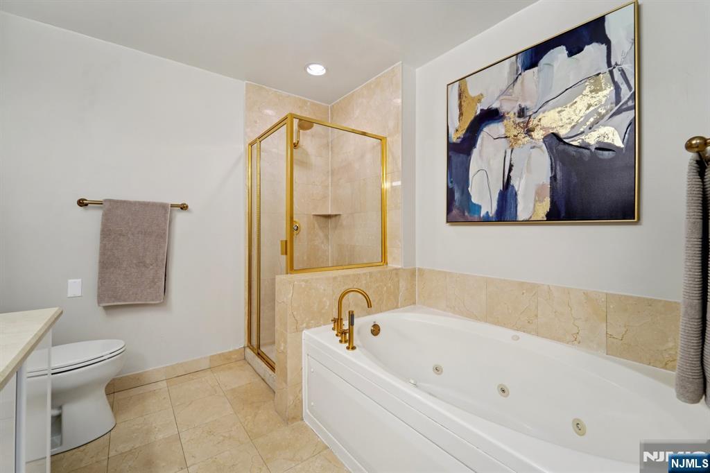 100 Carlyle Drive 9L-N