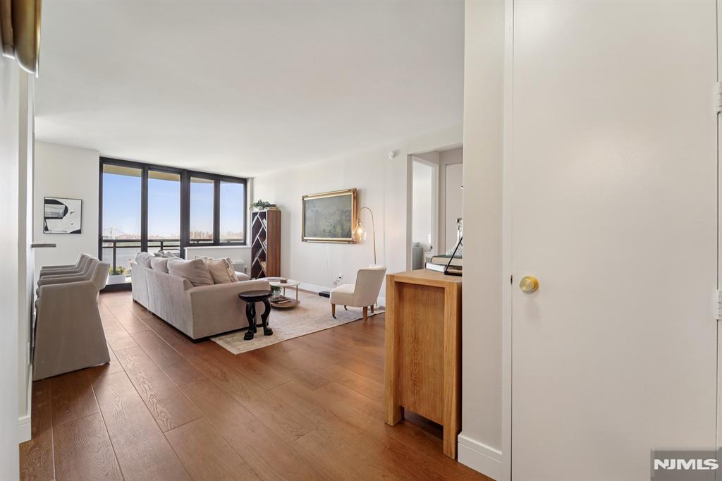 100 Carlyle Drive 9L-N