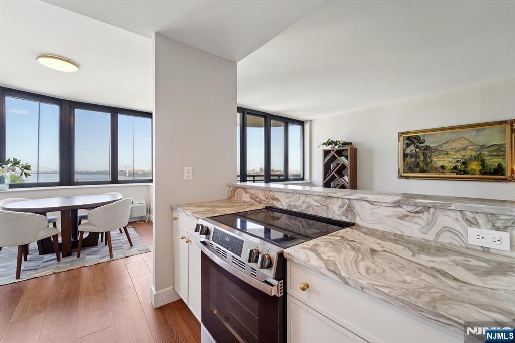 100 Carlyle Drive 9L-N