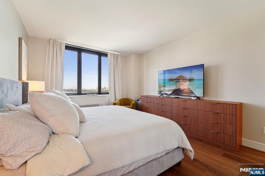 100 Carlyle Drive 9L-N
