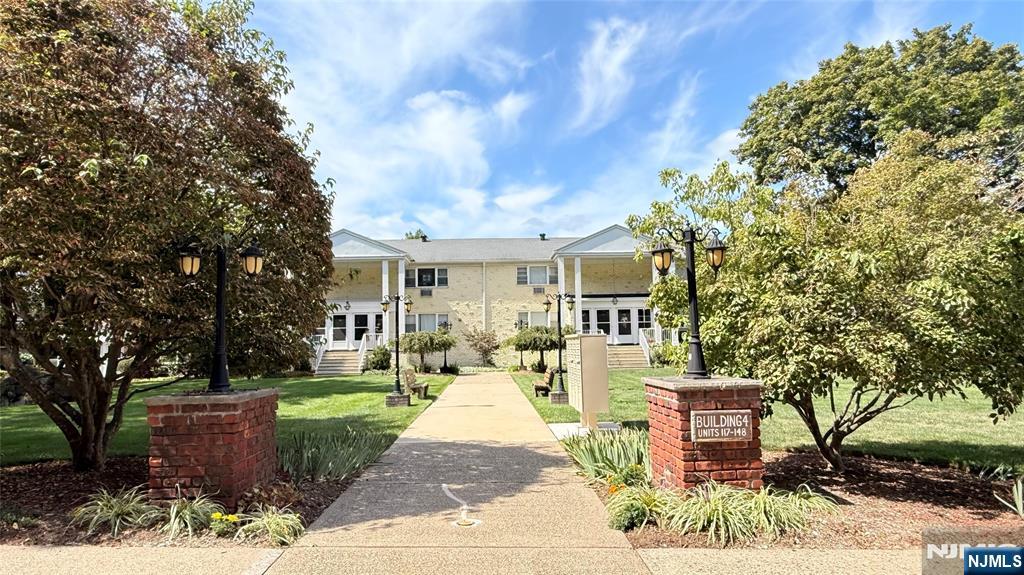 132 Regency Park