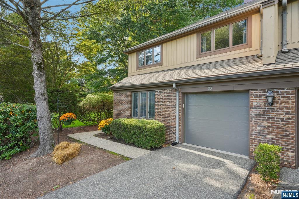 93 Frost Lane