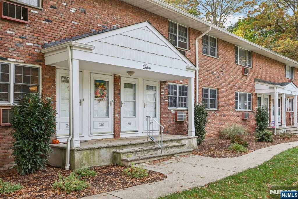 312 Washington Drive