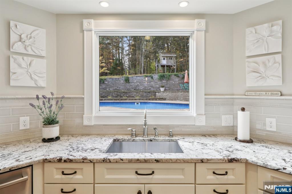 3 Stephens Lake Road