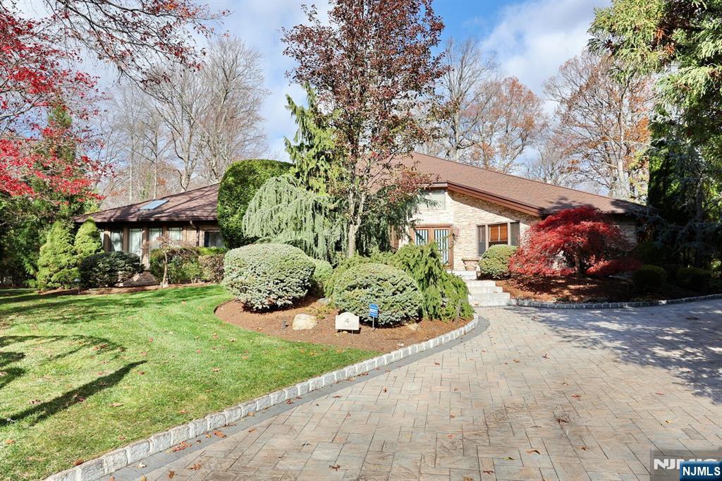 4 Summertree Way