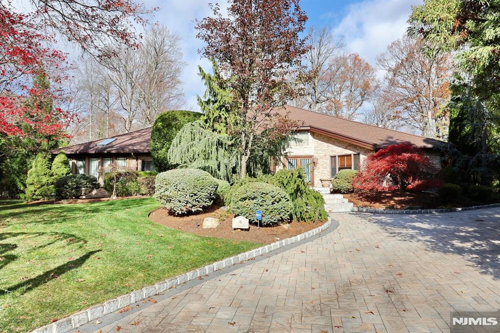 4 Summertree Way