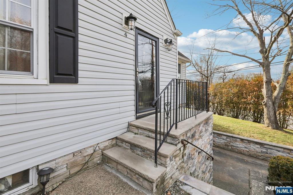 4 Brookview Drive