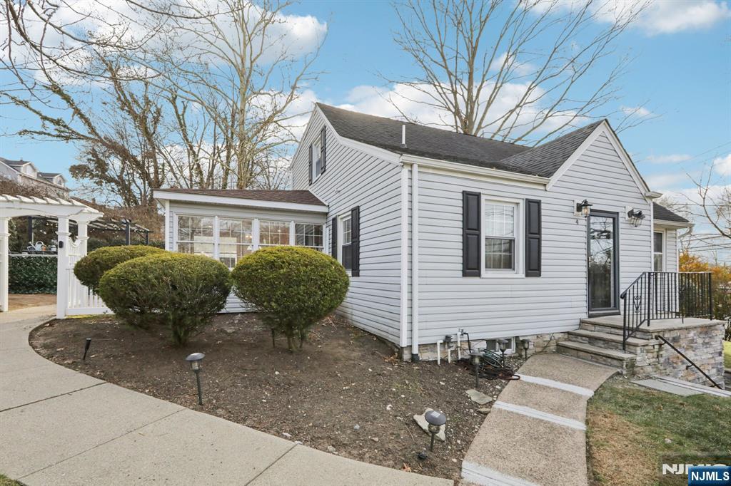4 Brookview Drive