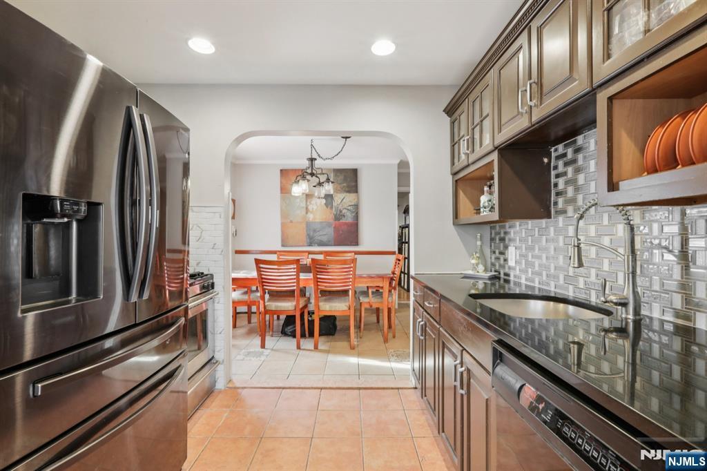 4 Brookview Drive