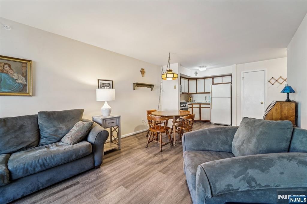 2007 Hawthorne Lane 2007