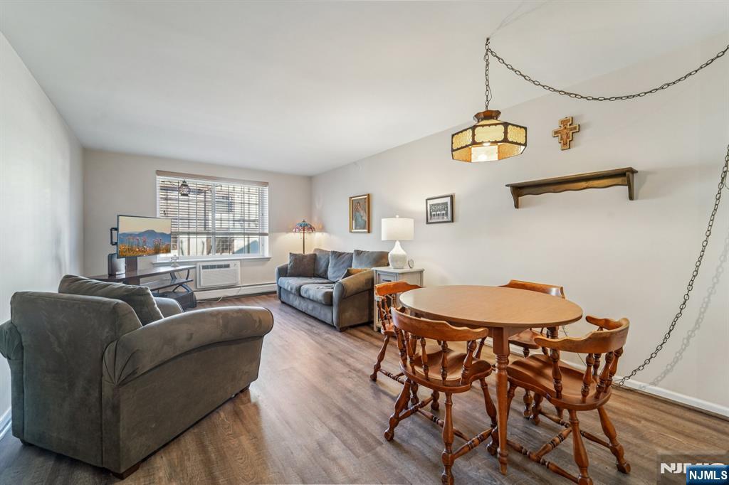 2007 Hawthorne Lane 2007