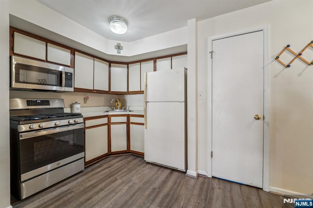 2007 Hawthorne Lane 2007