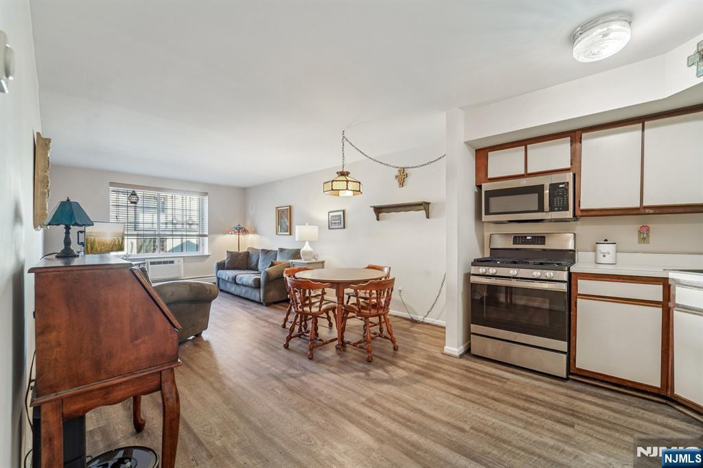 2007 Hawthorne Lane 2007